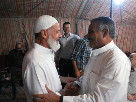 عياش : كنت لا اعرف أين القبلة ومنعت من قراءة القرآن